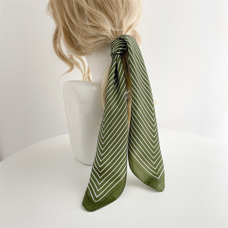 Foulard carré de luxe en soie  - Silk Tie Striped avis et prix
